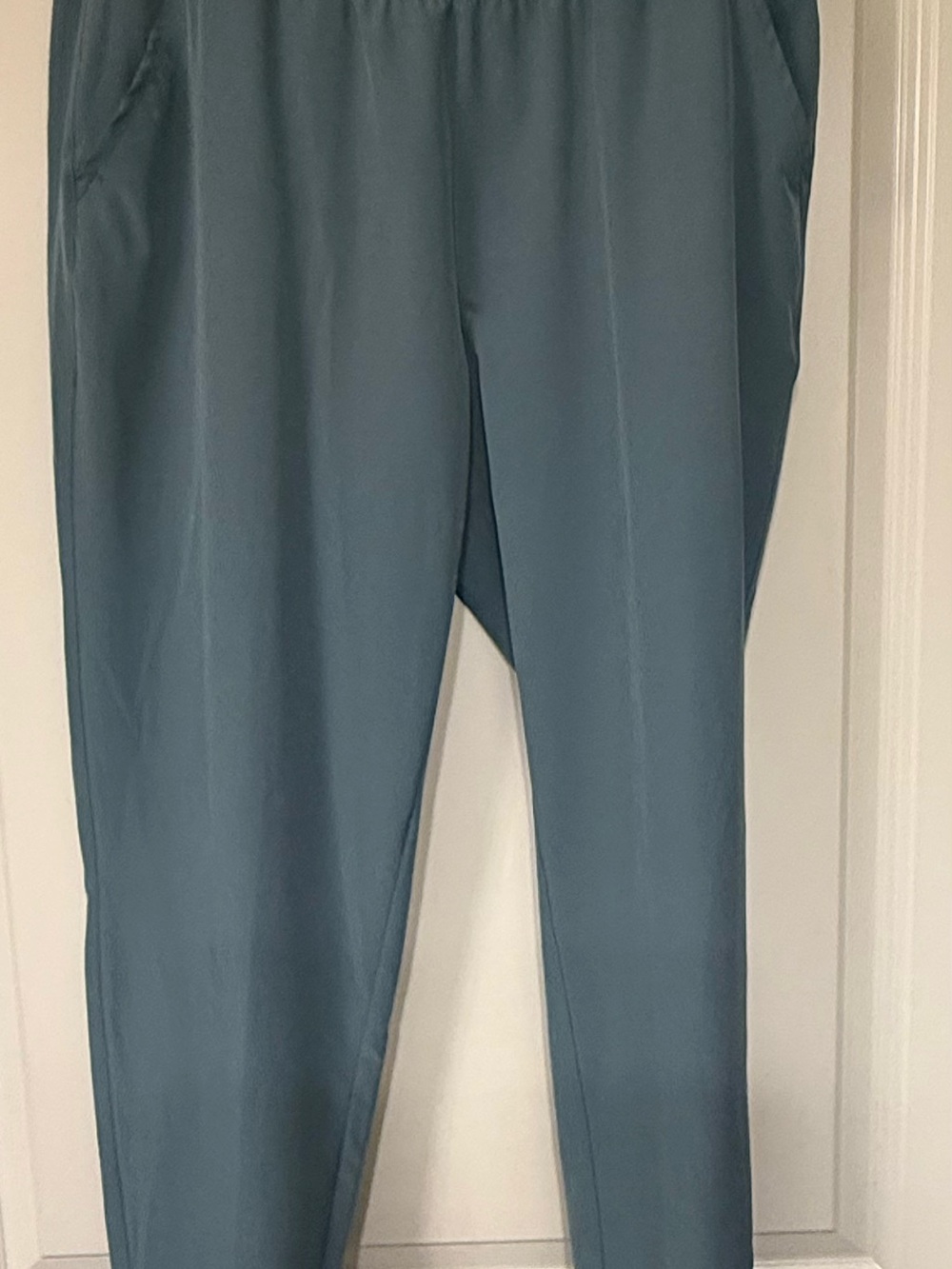 CALIA by Carrie Underwood Women’s /Capris Jogger Pants